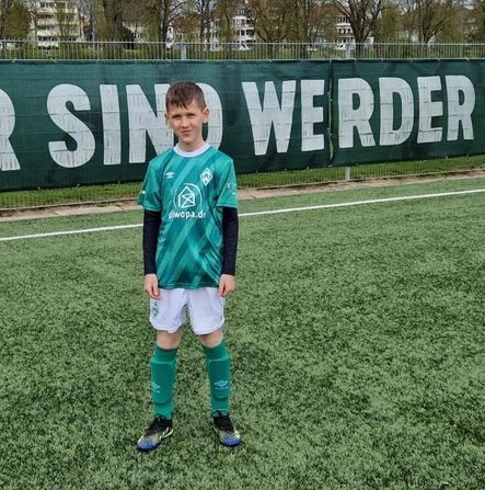 Poznajcie Aleksa. 10-letni piłkarz został powołany do kadry drużyny ,,Talentteam WESER ELBE 