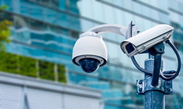 Kamery zewnętrzne: Jak nowe technologie poprawiają bezpieczeństwo domów i firm.