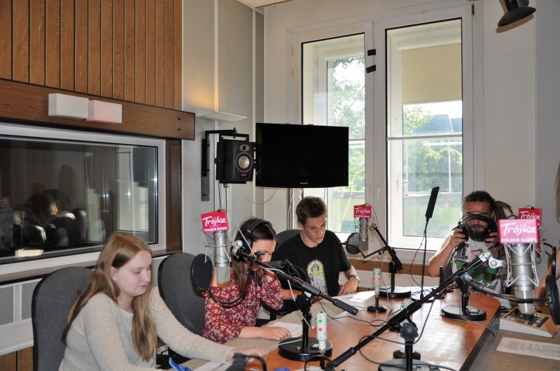 Uczniowie z Kalisza Pomorskiego przyglądali się pracy w profesjonalnych redakcjach medialnych