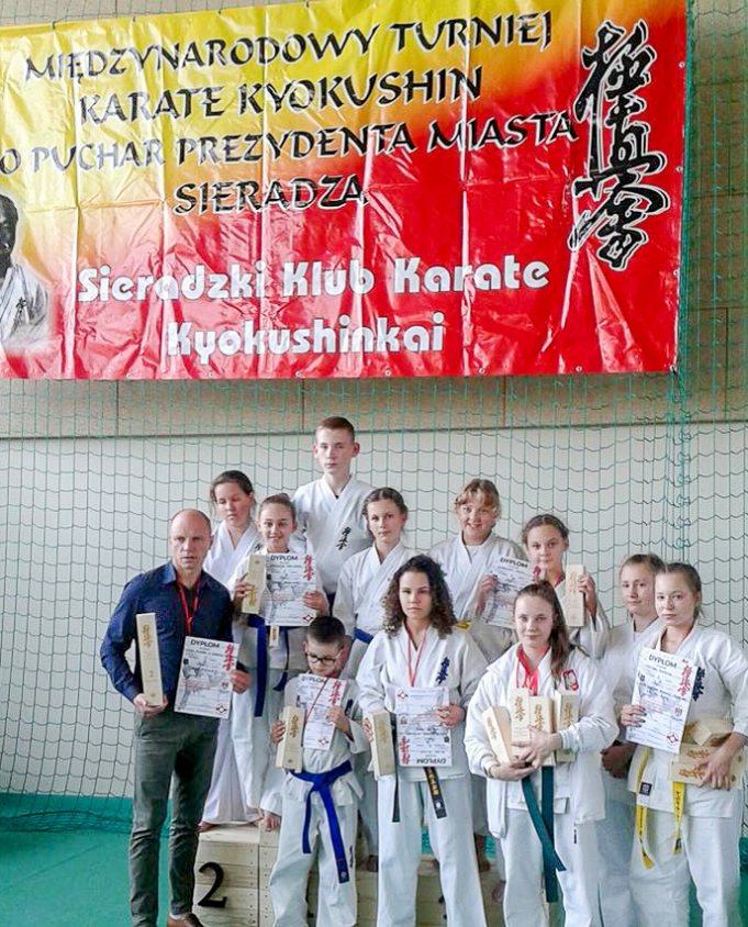 Srebrny medal dla karateków z Drawska Pom. w Sieradzu
