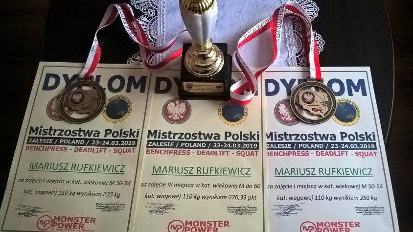 Mariusz Rufkiewicz z dwoma rekordami na zawodach siłowych w Zalesiu