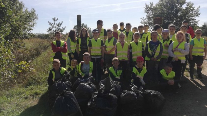 Dzieci ze szkoły w Mielenku Drawskim sprzątały śmieci