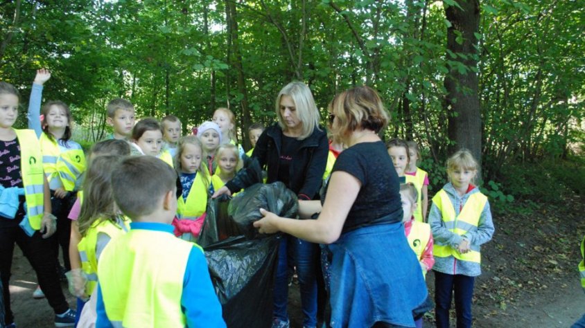 Dzieci ze szkoły w Mielenku Drawskim sprzątały śmieci