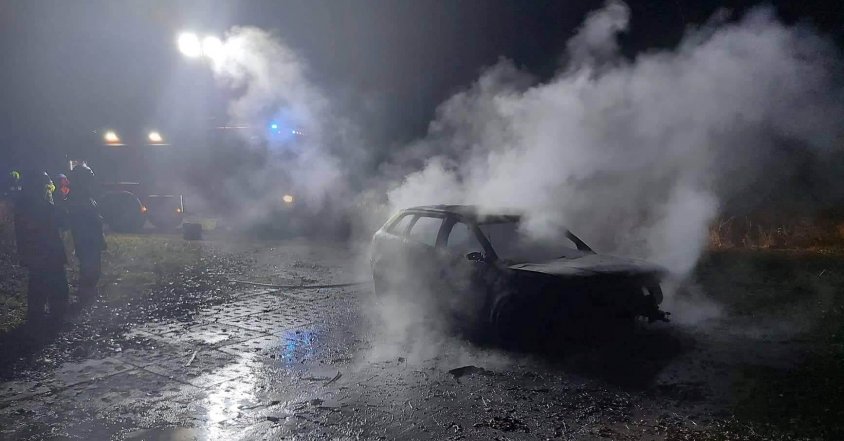 Pożar samochodu na trasie Dołgie - Przytoń