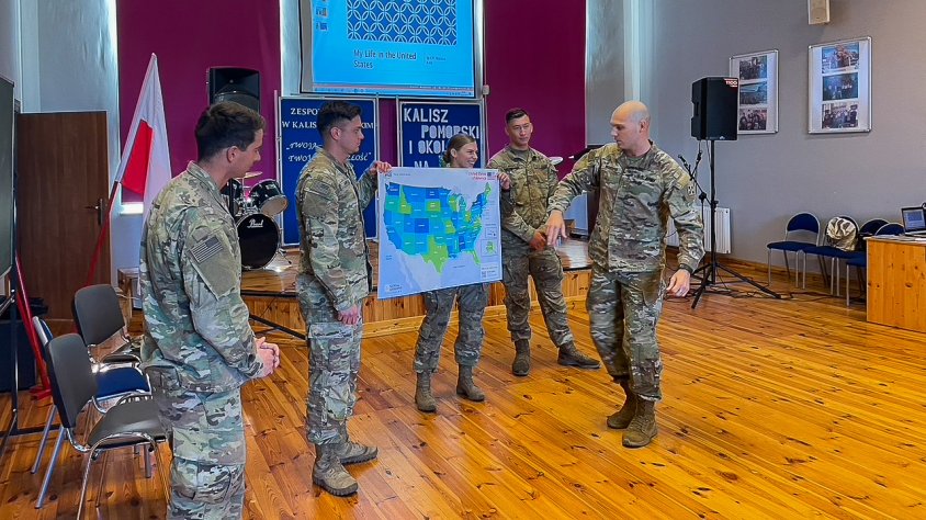 Żołnierze amerykańscy ponownie spotkali się z uczniami kaliskiej szkoły