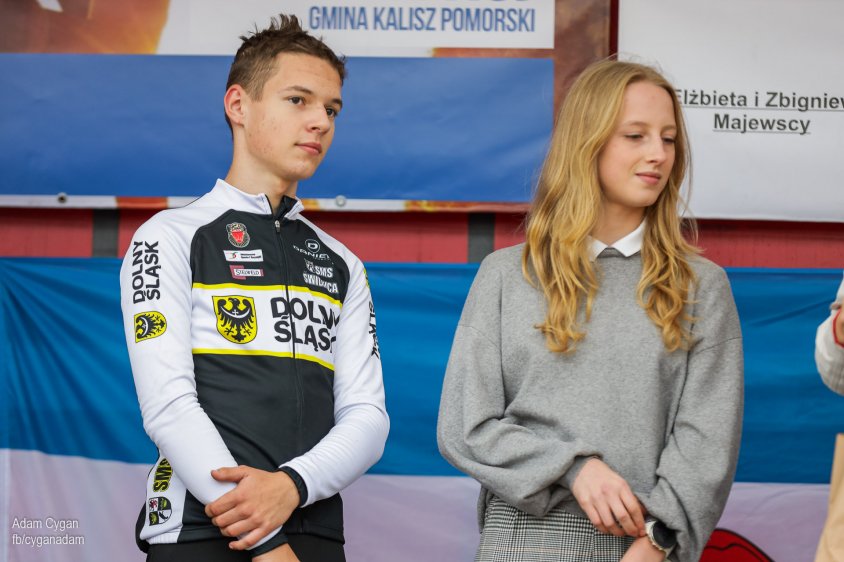 Młodzi sportowcy Ania i Karol trenują kolarstwo i doskonale sobie radzą. Ostatnio otrzymali kółka olimpijskie