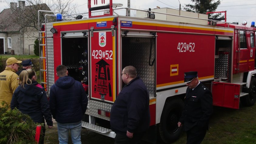 Pojazd ratowniczy z Poźrzadła został przekazany strażakom z Tuczna