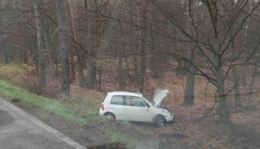 Samochód wypadł na trasie między Konotopem a Poźrzadłem