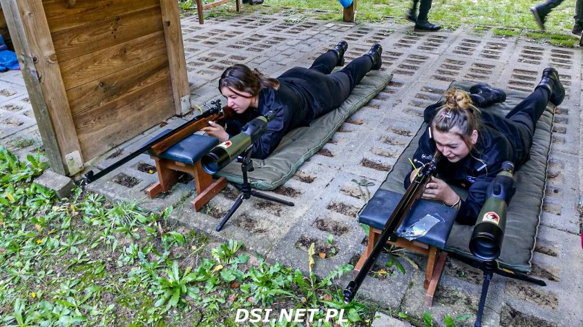 Na strzelnicy w Złocieńcu uczniowie uczą się strzelać