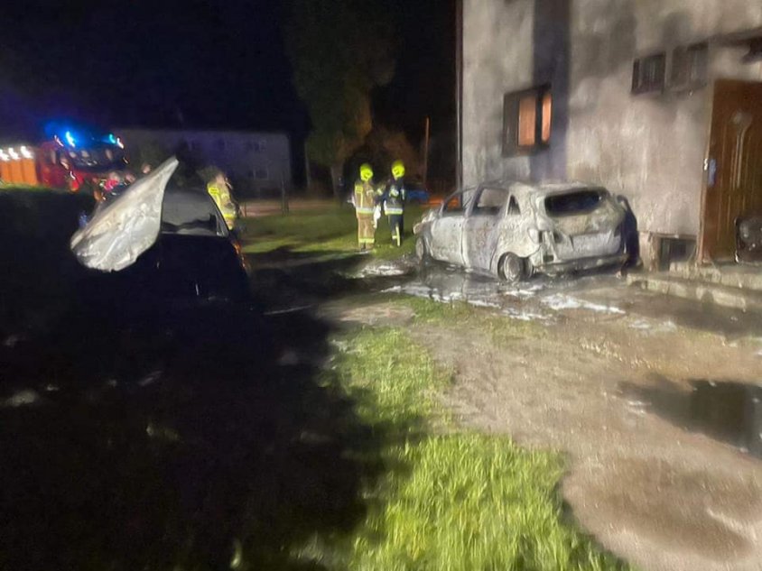 Dwa auta spłonęły w nocy