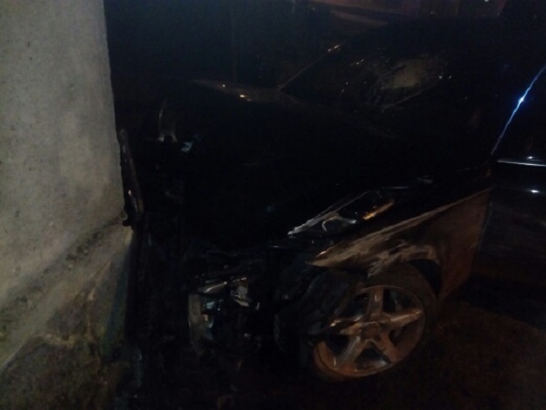 Wypadek w Siemczynie. Pijany kierowca uderzył w budynek