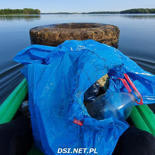Opony, butelki a nawet lodówka – to finał 18 sprzątania rzeki Drawy