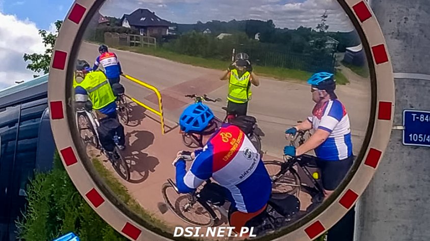 Przodownicy z drawskiego PTTK rowerkami na Kaszubach