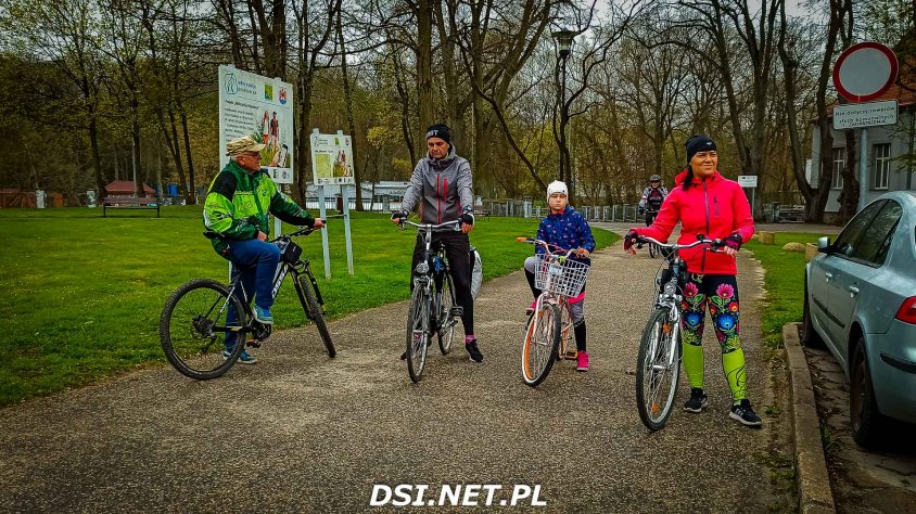 Turyści wyruszyli powitać wiosnę na rowerach i pieszo