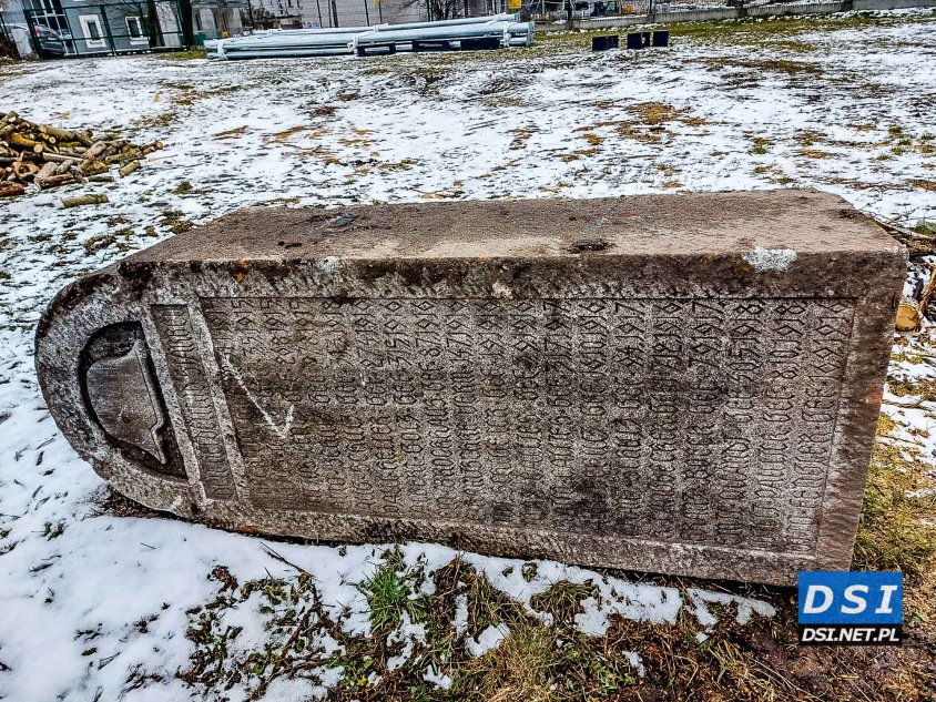 Niesamowite odkrycie w Drawsku Pomorskim – wykopano pomnik, którego już nikt nie szukał