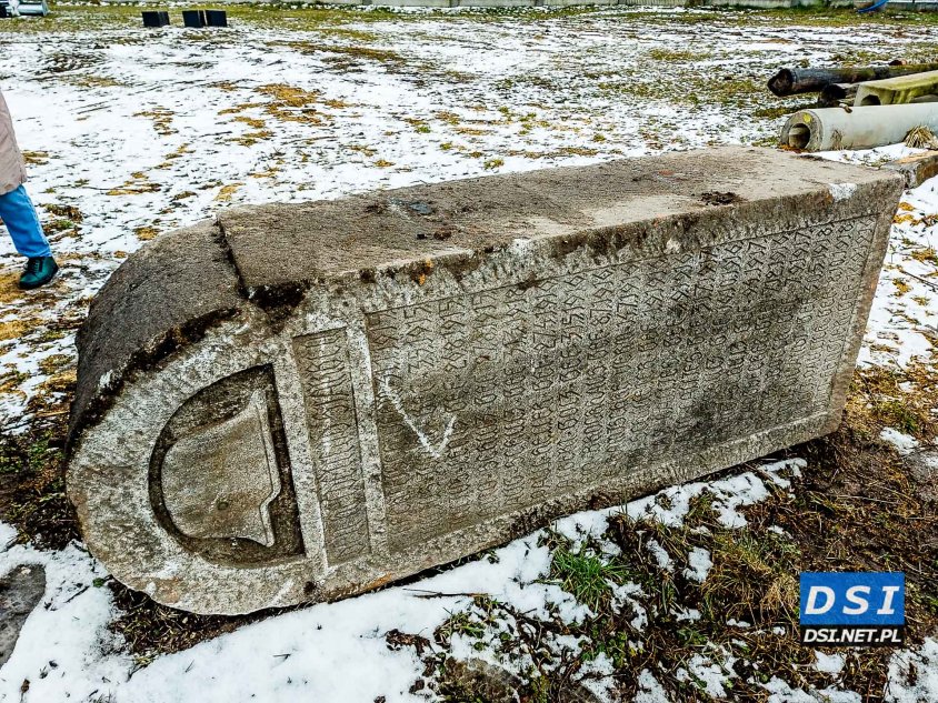 Niesamowite odkrycie w Drawsku Pomorskim – wykopano pomnik, którego już nikt nie szukał