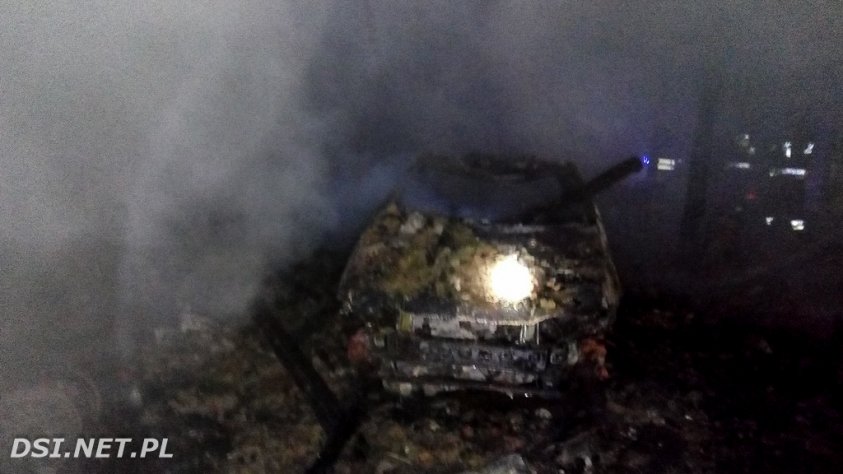 Paliło się w Kiełpinie. Spalił się samochód i budynek