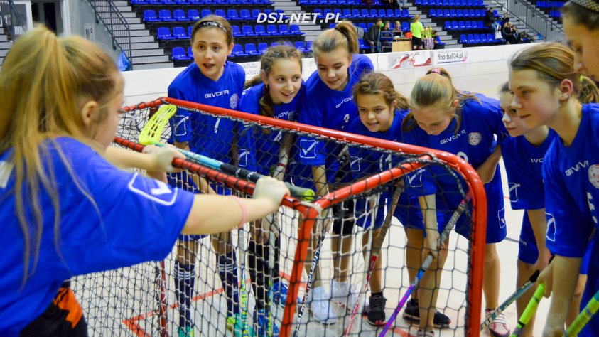 Dziewczynki ze Szkoły Podstawowej w Wierzchowie brązowymi medalistkami Wojewódzkich Igrzysk Dzieci w unihokeju