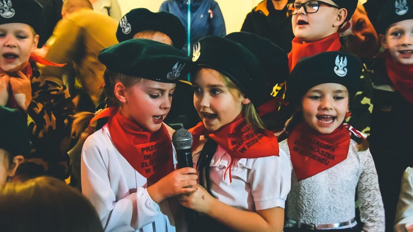 Pieśnią i polonezem rozpoczęły się obchody Narodowego Święta Niepodległości w Złocieńcu