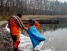 Strażacy zneutralizowali wyciek z łodzi na jeziorze Krzemno