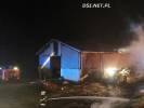 2019-03-30 W nocy wielki pożar w Byszkowie. Do płonącej stodoły wezwano ponad 15 zastępów straży