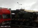 Migawka: Lufa amerykańskiego czołgu zahaczyła ciężarówki