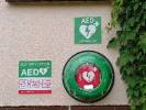 10 defibrylatorów AED już działa w Kaliszu Pomorskim. Strażacy zrealizowali projekt budżetu obywatelskiego