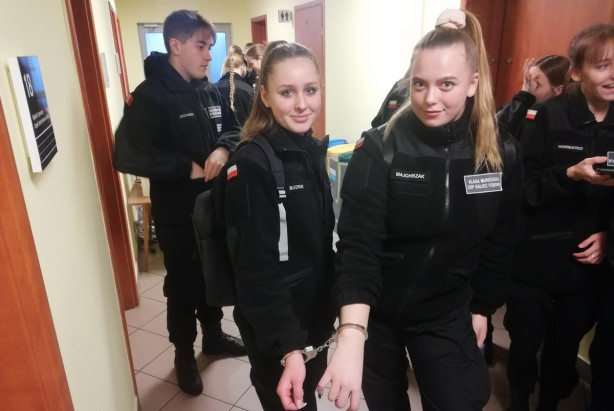 Młodzież szkolna w Kaliszu Pomorskim zapoznała się z zawodem policjanta