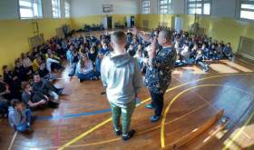 Raperzy Bęsiu i Dj Yonas w Szkole podstawowej nr 1 w Złocieńcu