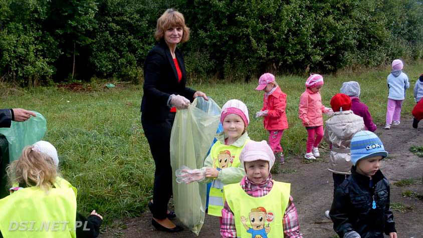 Dzieci sprzątają gminę. Fot. UM w Czaplinku