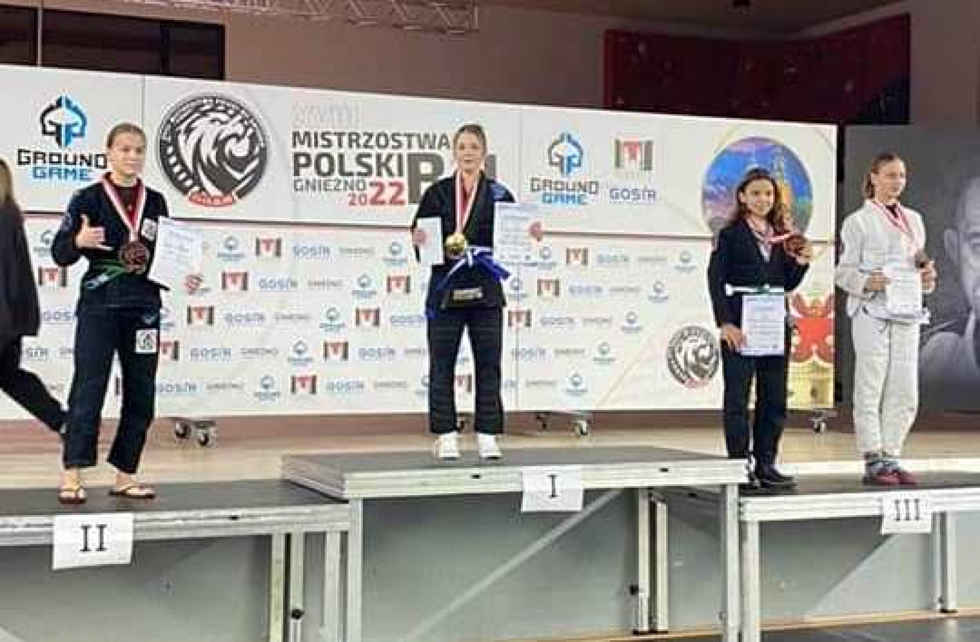 Zuzanna Szmagaj ze Złotem na XVIII Mistrzostwach Polski w Brazylijskim Jiu-Jitsu. Medale przywożą również Tomasz Dulek i Kuba Dębowski