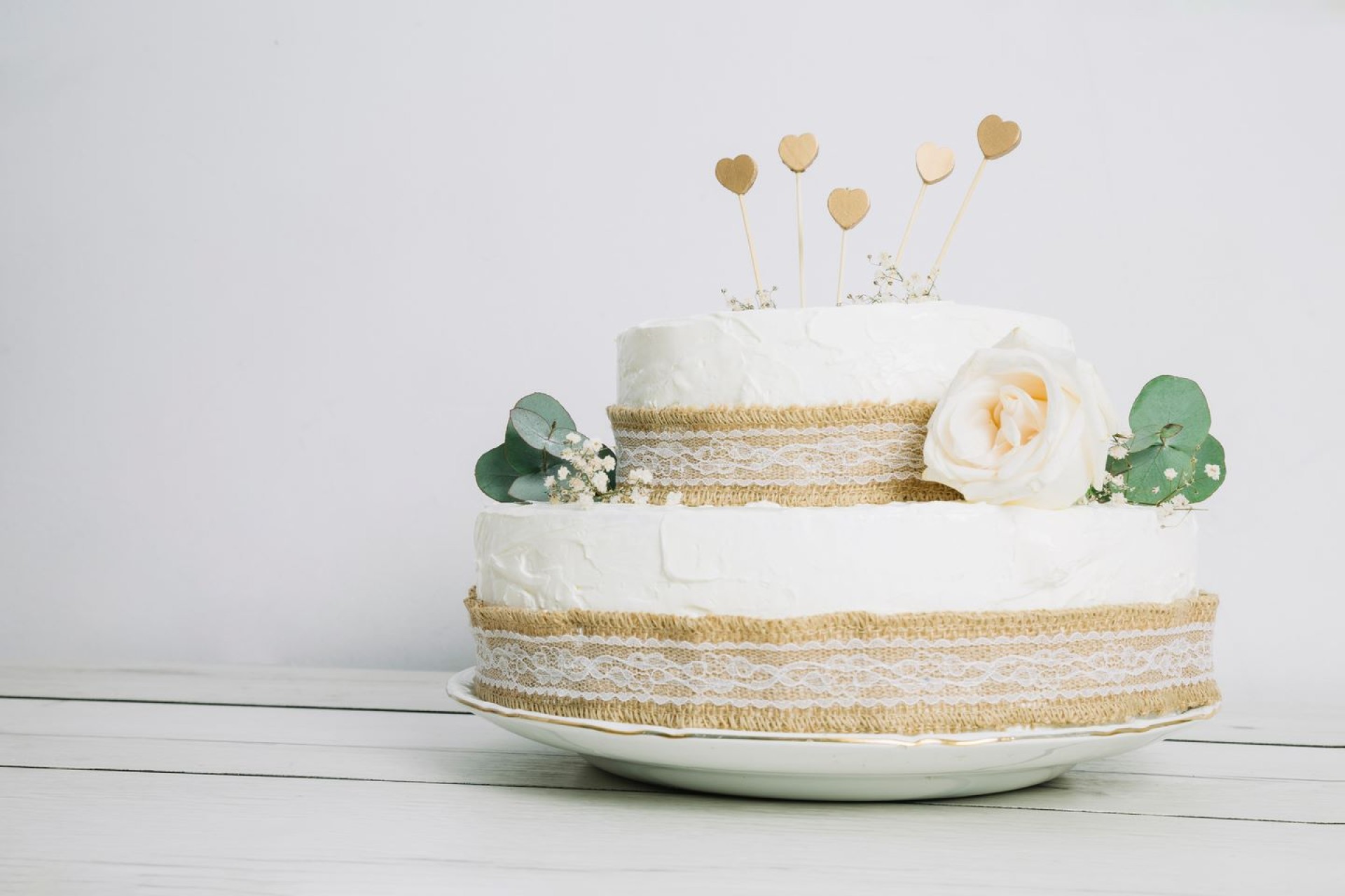 Porady dla cukierników: Jak dostarczać tort piętrowy w perfekcyjnym stanie