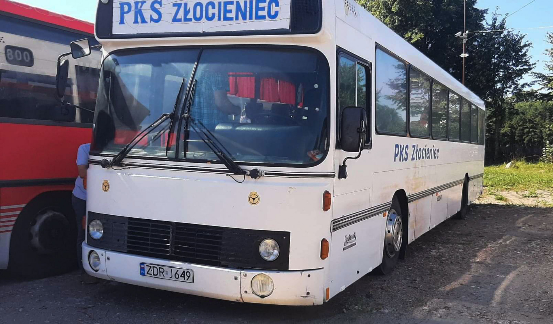 Ten autobus czeka na graffiti. Później trafi na Ukrainę