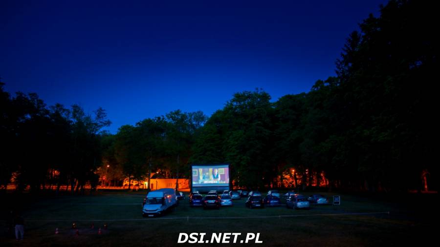 Ośrodek Kultury w Drawsku zaprosił na filmy do samochodowego kina plenerowego