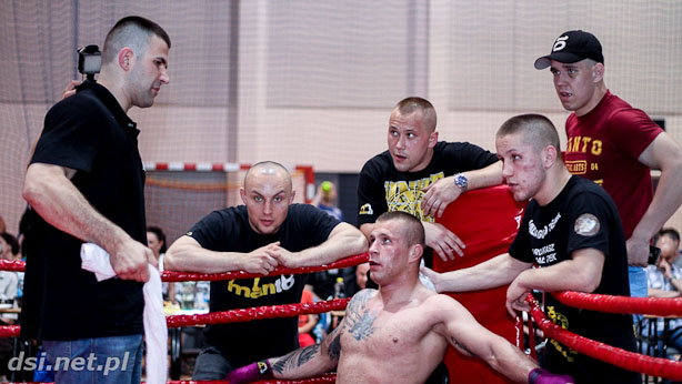 Fighterzy z Drawska wraz z trenerem. Fot. Adam Cygan