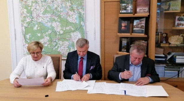 Podpisanie umowy w ramach PO RYBY 2014-2020 - Powiat Drawski