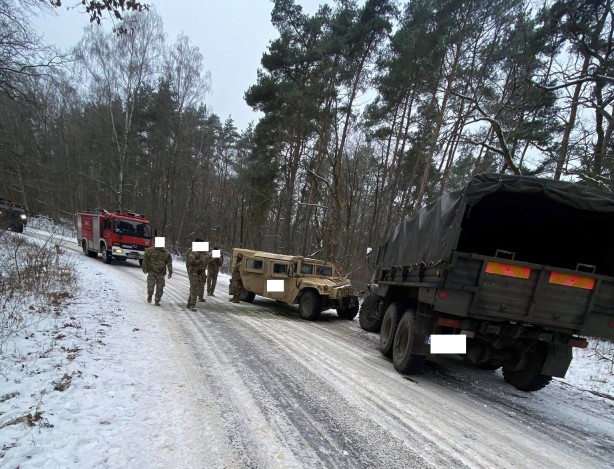 Wypadek w Olesznie. Zderzyły się pojazdy wojskowe