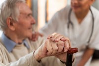 Prywatna opieka zdrowotna dla seniorów: Jak dbać o zdrowie na starość