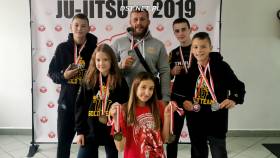 Trener Kamiński dumny z zawodników po mistrzostwach Polski w Sochaczewie. Jest medalowo