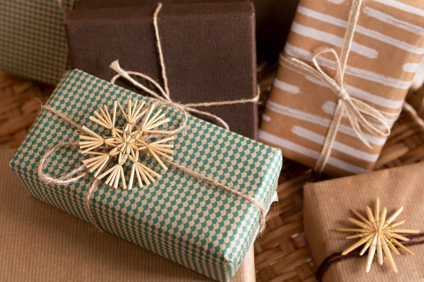 Opakowania na prezenty a tradycje świąteczne- różnice kulturowe