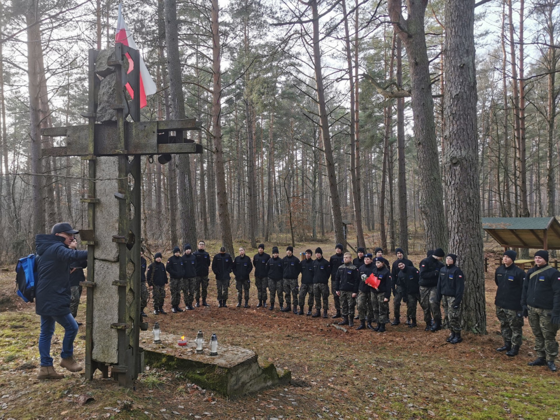 Młodzież z kaliskiego Zespołu Szkół upamiętniła 79. rocznicę ewakuacji polskich oficerów z Oflagu IID